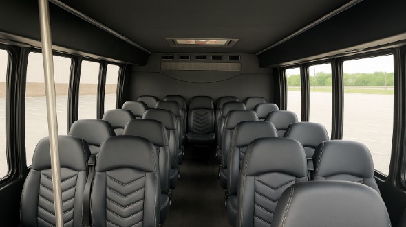 la puente 28 passenger minibus